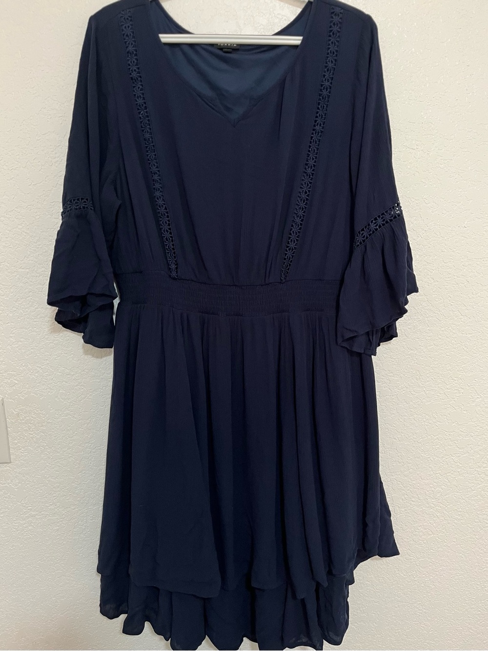 Torrid Women’s Size 2 Navy Blue Dress V Neck Ruffle Sleeve Smocked Waist Flowy - Picture 2 of 6